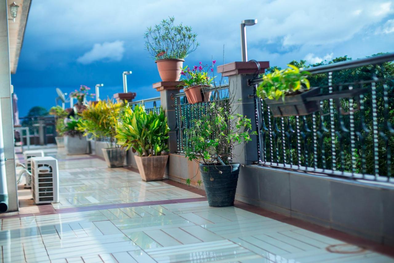 Residence Massou Яунде Экстерьер фото